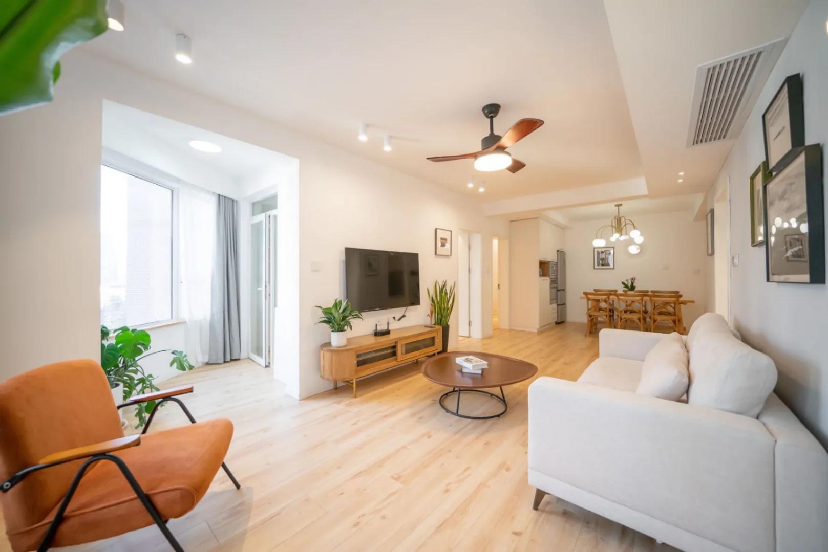 Nanjing West Road, 3 bedrooms, 2 bathrooms, Fully furnished