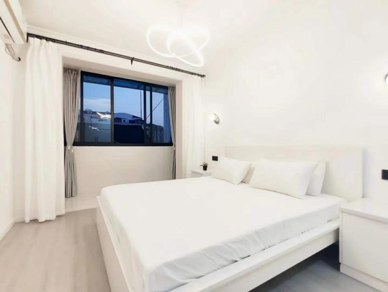 Hongqiao Road, Newly Renovated Studio, Modern, Lines 3/4/10