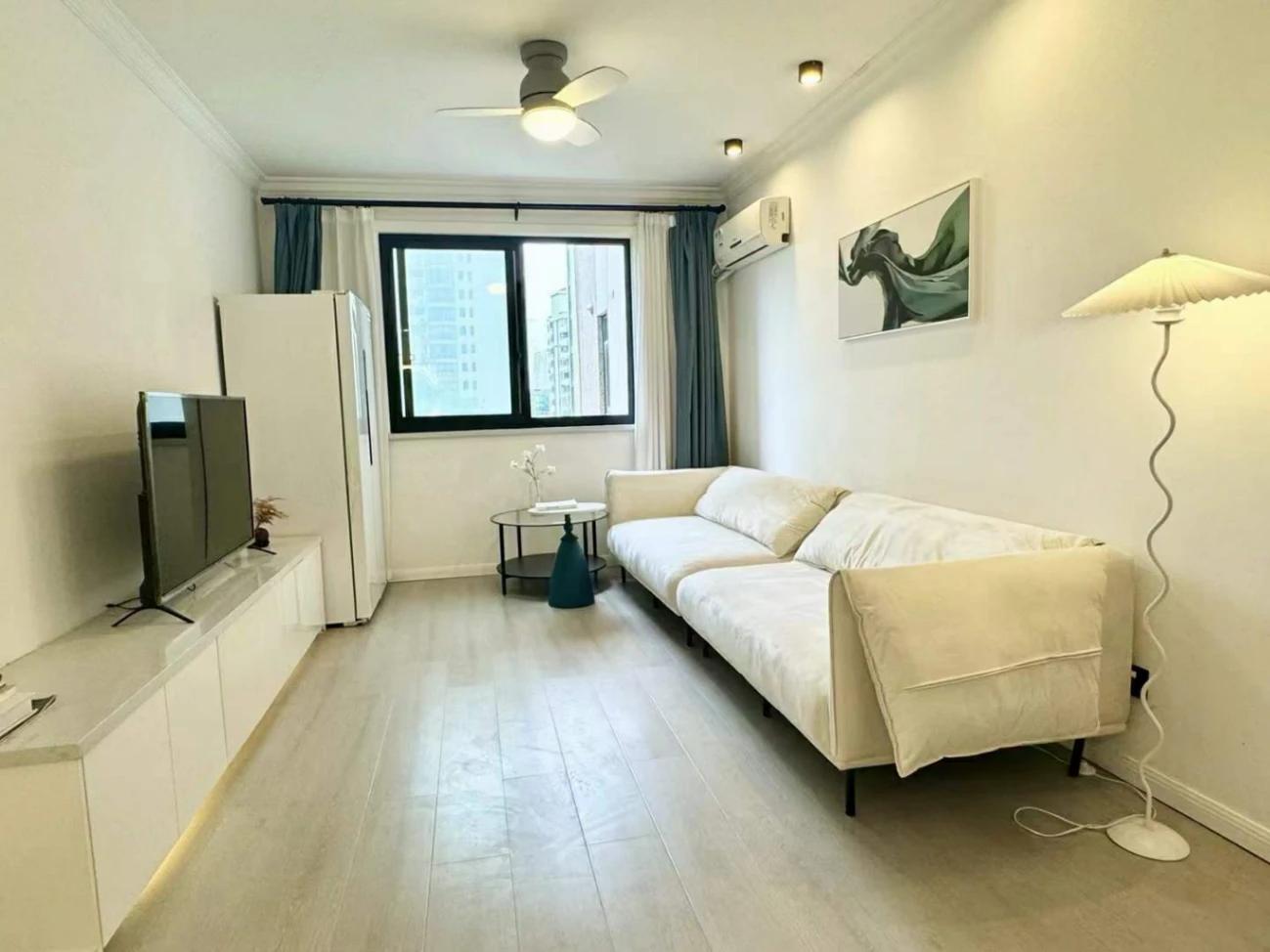Zhongshan Park, Modern Studio apartment, 5th floor, Lines 2/3/4