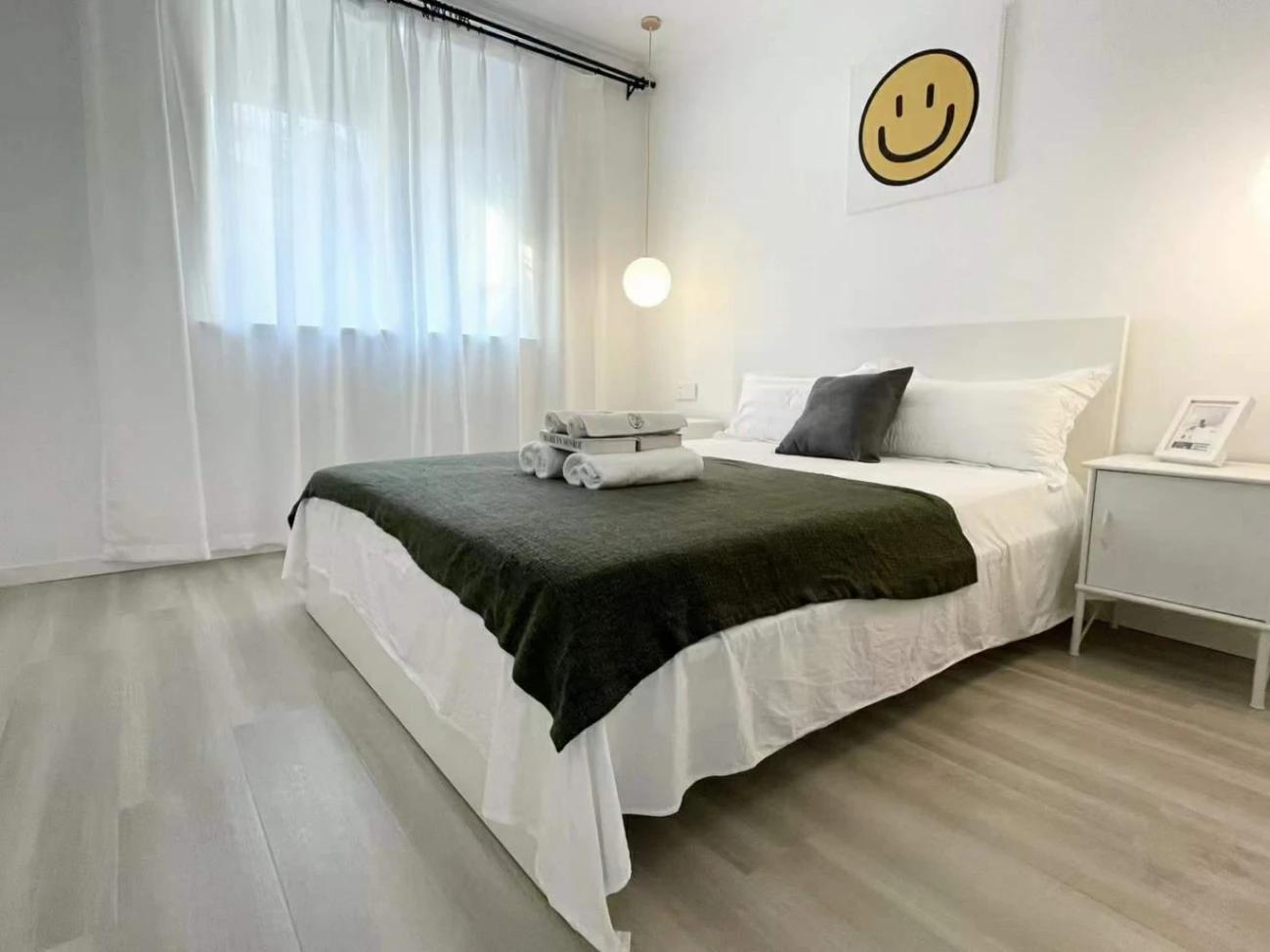 Hongqiao Road, Spacious Studio with Terrace, Lines 3/4/10