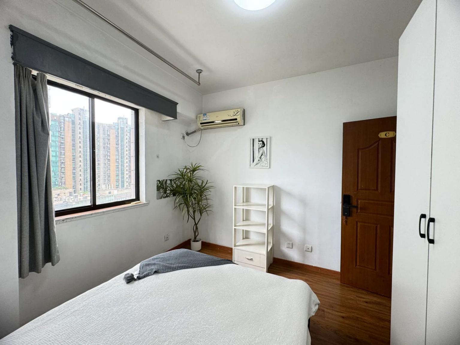 Nanjing West Road, South-facing, 6brs, 2bts, Sharehouse