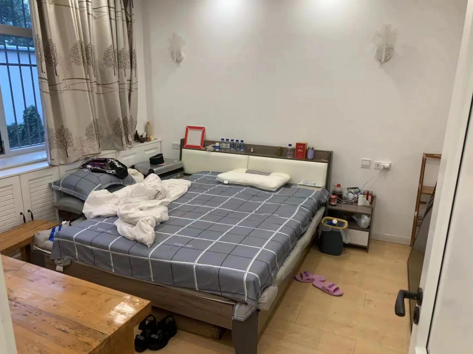 Guomao, 2brs, 3rd Floor, Fully Furnished