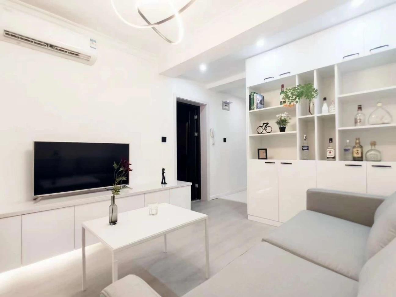 Hongqiao Road, Neat Studio, Fully Furnished, Near Subway