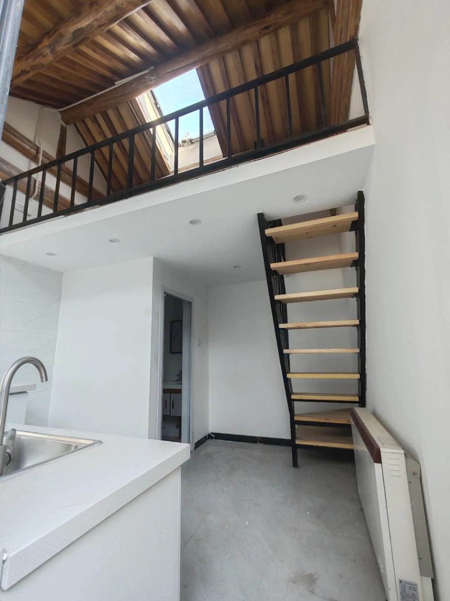 Xinjiekou, Duplex 1bd, Ceiling Window, Well Lit