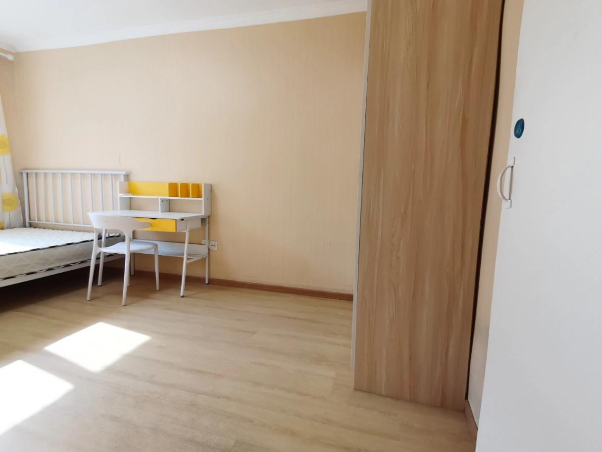 Wangjing, Secondary Bedroom, South-facing, Shared house