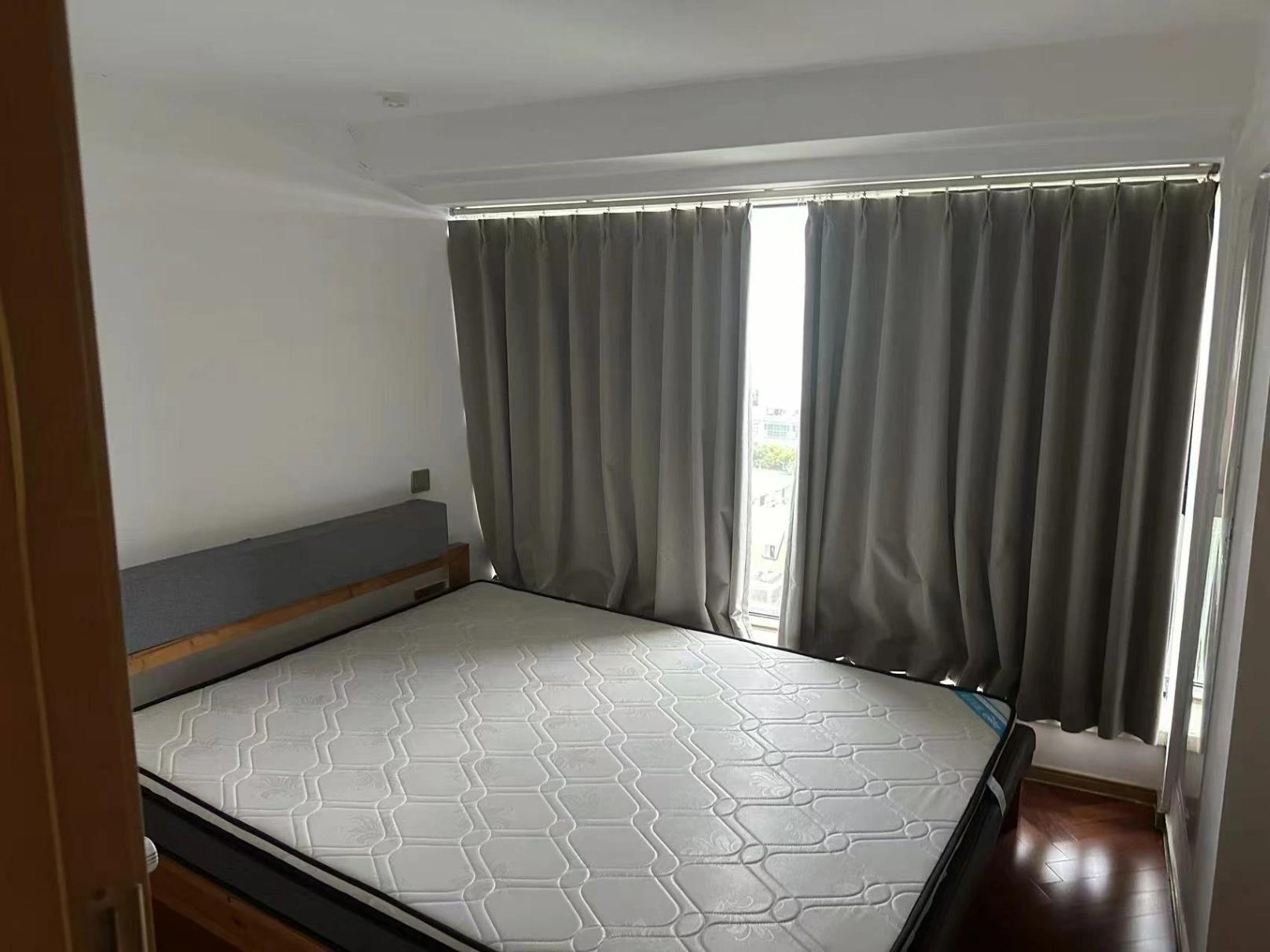 Hongqiao CBD, Duplex 3 bedrooms, Newly Renovated
