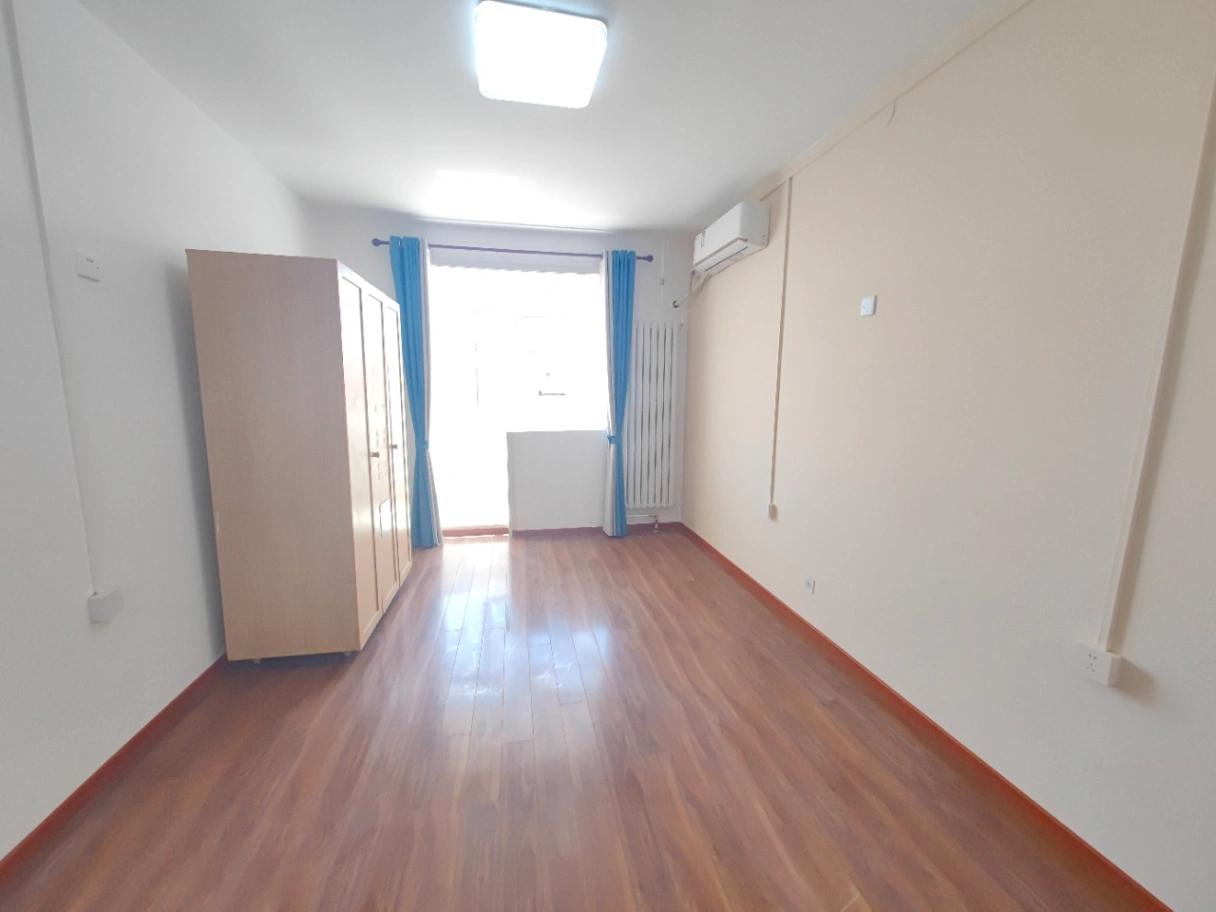 Shuangjing, Newly Renovated 2 bedrooms, Near Subway