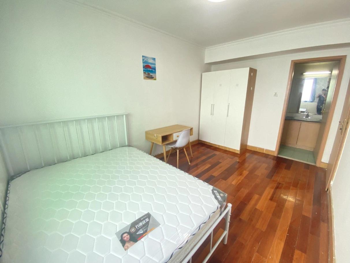 Wangjing, Master Bedroom with Private Bathroom, Share house