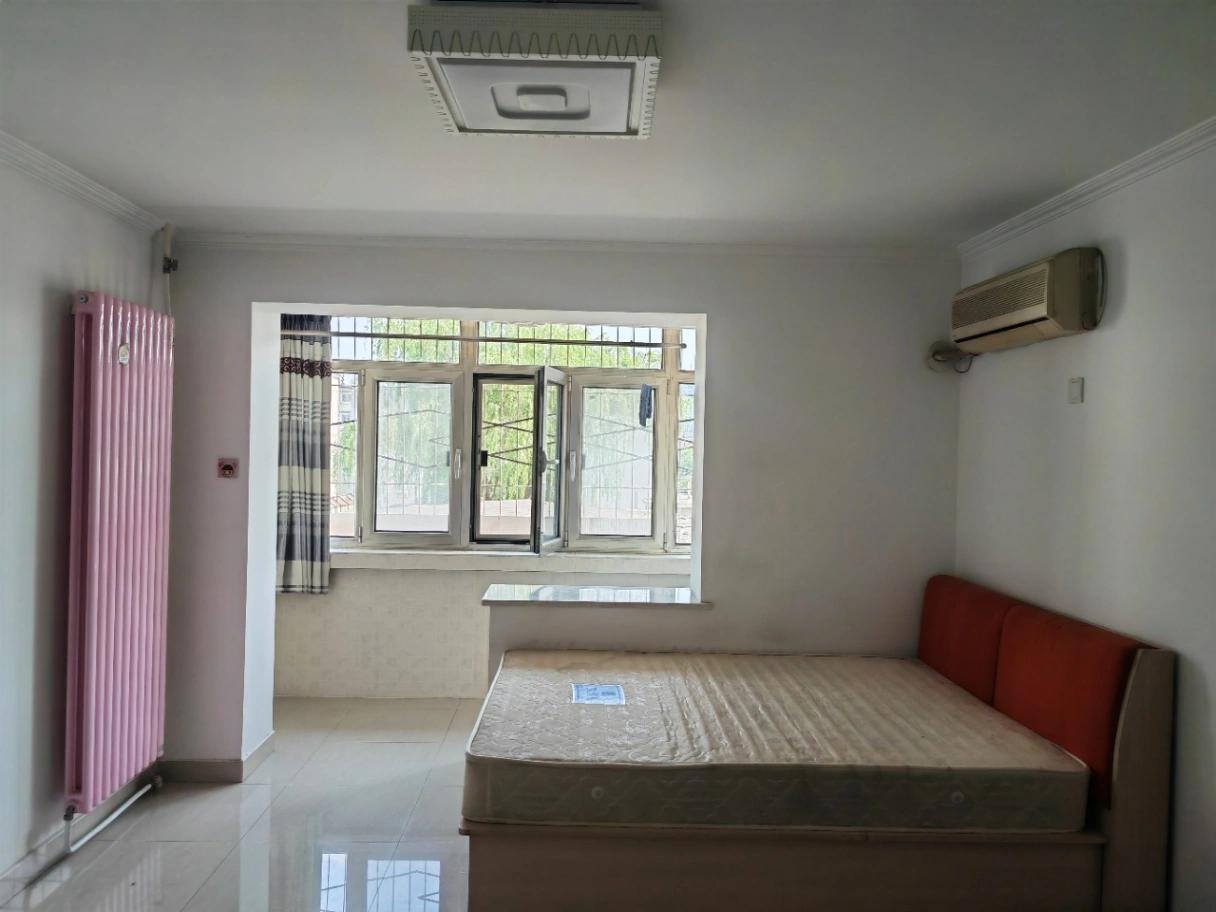 Wudaokou, 2 Bedrooms, 1 Bathroom, 4th floor, North-South Facing