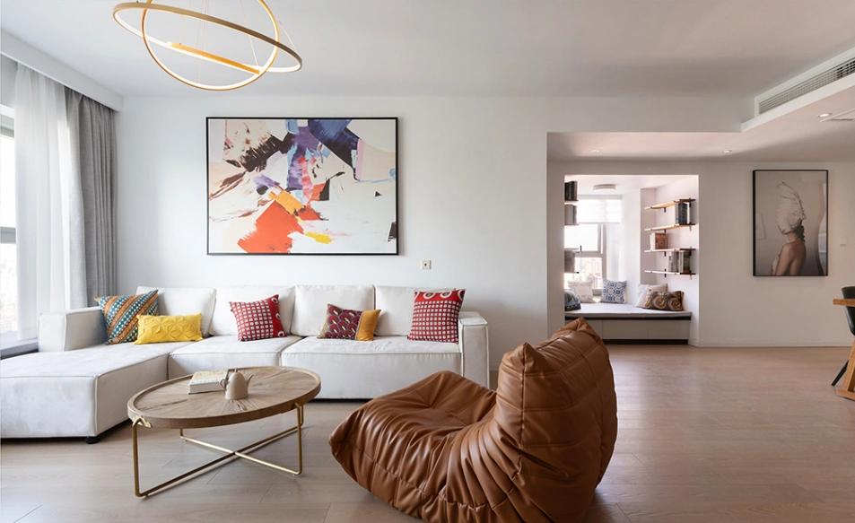 Nanjing West Road, Beautifully Designed 3brs, Line 2/7, Fully Equipped