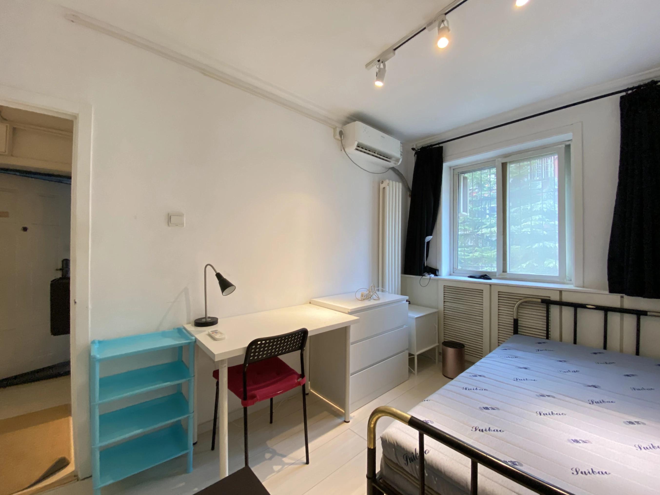 Sanlitun, Golden 3rd floor, 2 Bds, South-North facing, Neat Decorated