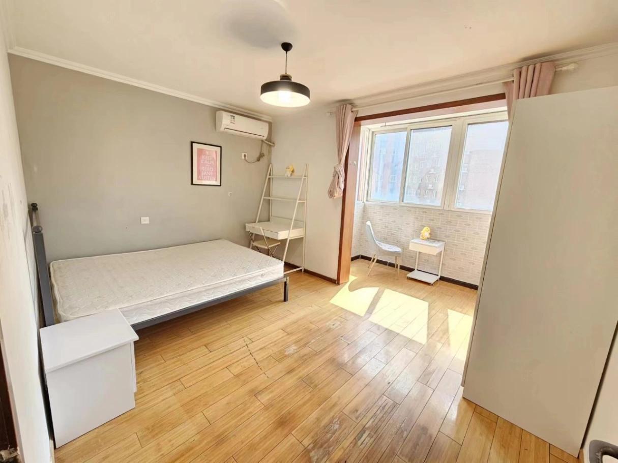 CUC, Dingfu Garden South Lane No. 2, South-Facing Master Bedroom with a Balcony, Share House