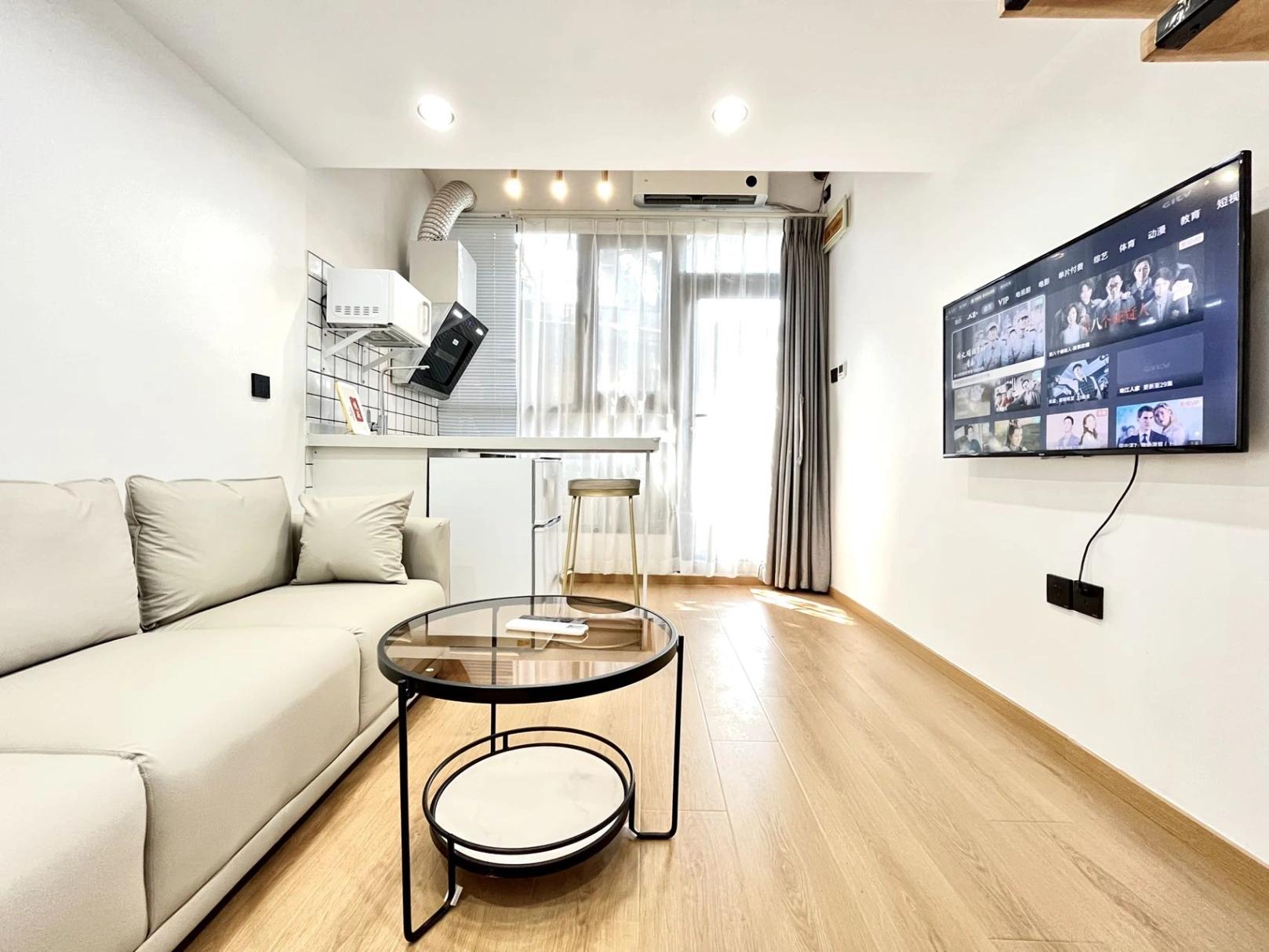 Dongsi, Yuqun Hutong No.39, Hutong Detached House, Duplex, South-Facing 1 Bdr, Well Lighted