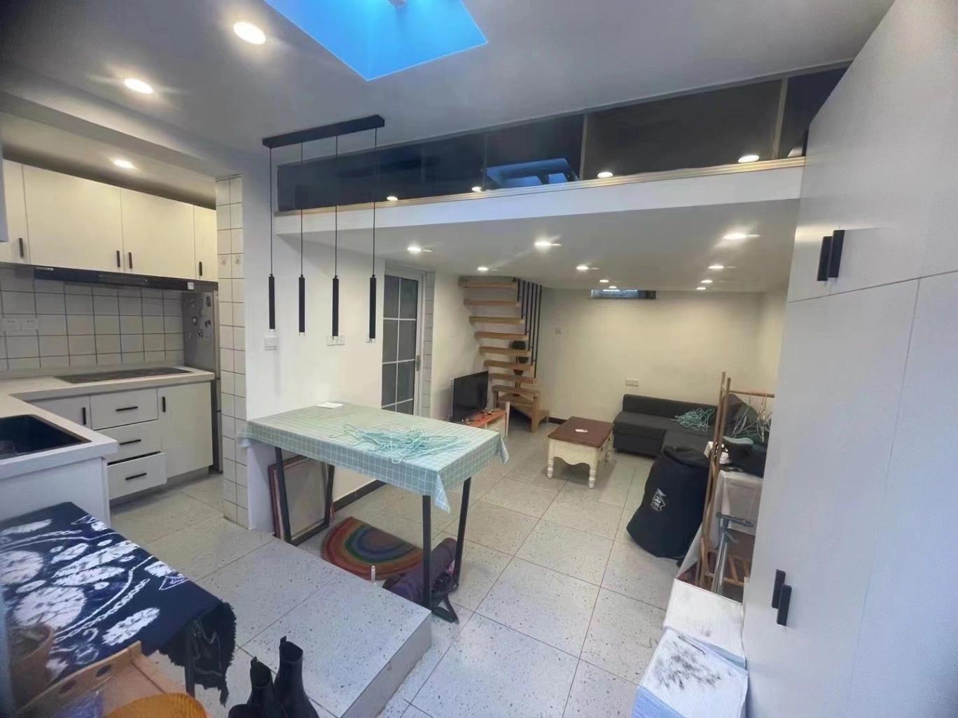 Beixinqiao, Hutong Detached House, Duplex 1 Bdr, South Facing, Fully Furnished