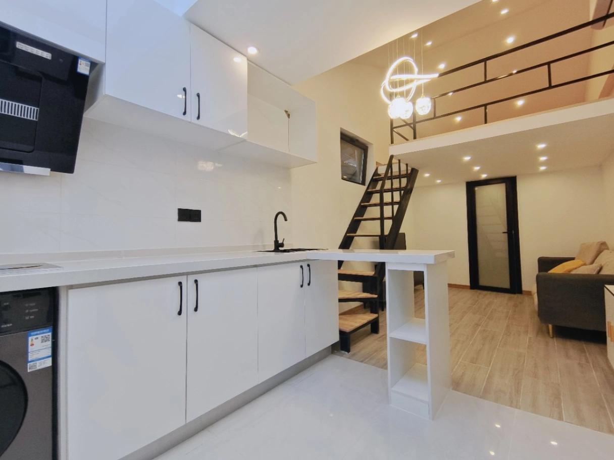 Beixinqiao, Shique Hutong, 1bdr, Loft, Well decorated