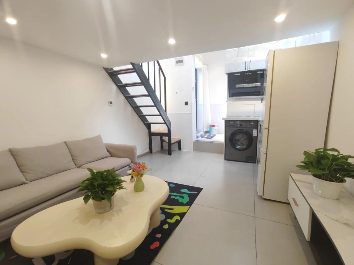 Dongsi 10th Street, No. 21 Dongsi 44th, 1 BDR,  loft