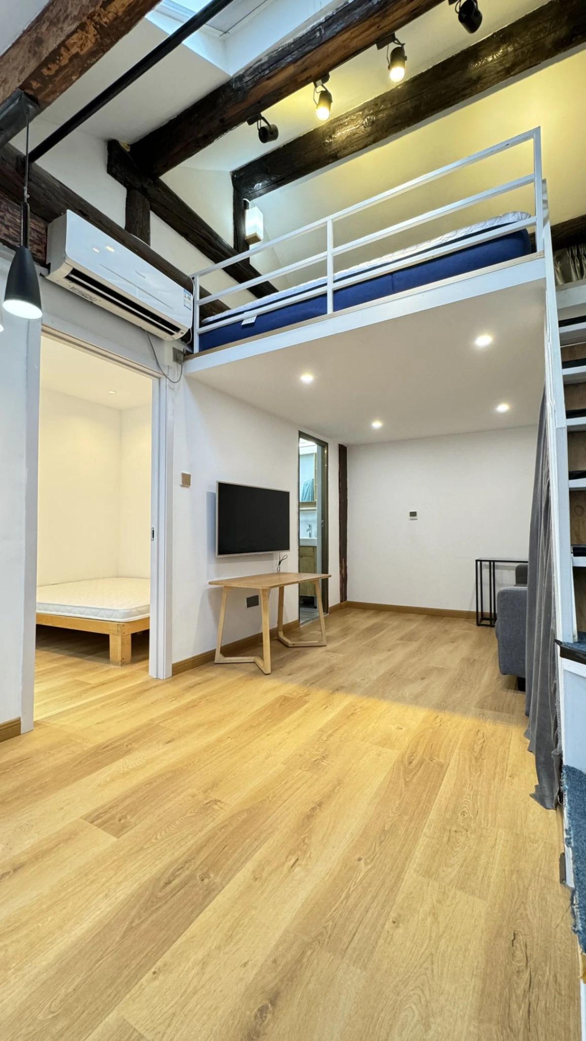 Beixinqiao, Beijing Xinchao Second Alley, 2brs,  loft, Well-decorated