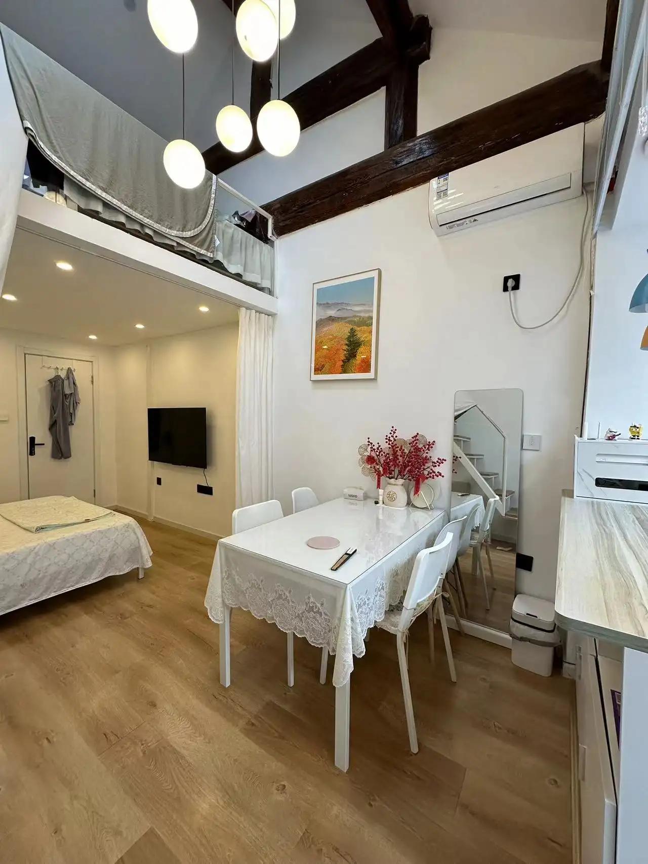 Nanluoguxiang, 1bdr, Loft, Metro Nearby