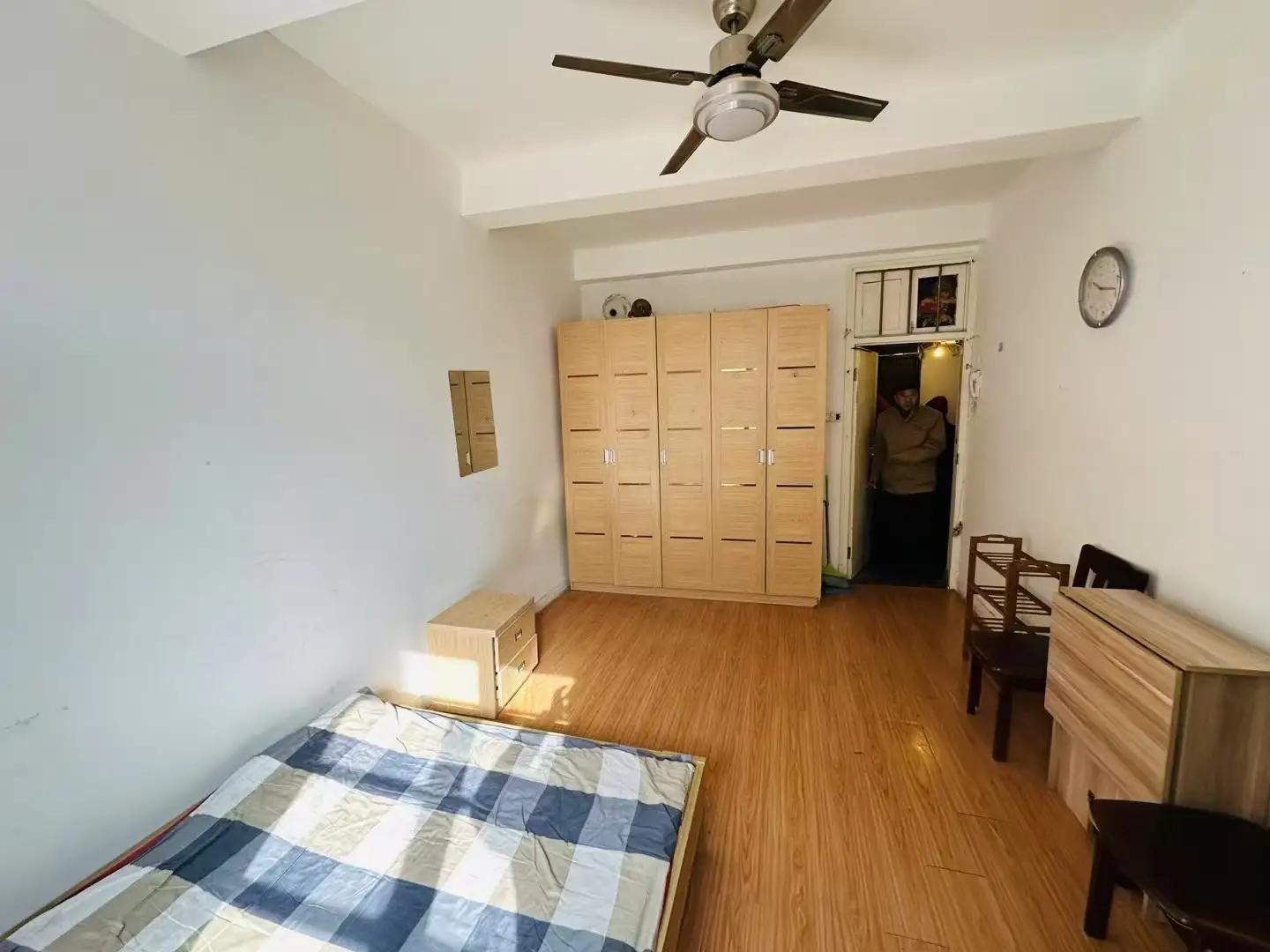 Loushanguan Road, Zunyi Community, 1bd, Wooden Floor