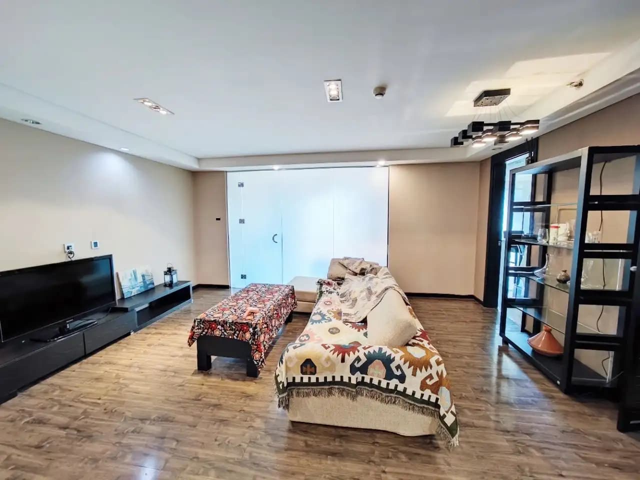 Sanlitun, Yisheng Pavilion, 1bd