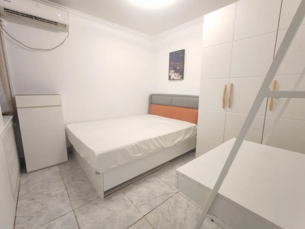 Shifo Ying, Shifo Ying Dong Li, Share house