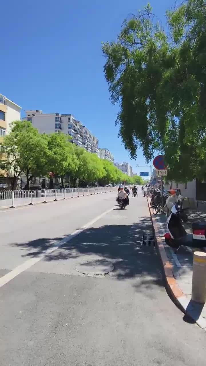 北新桥站，东直门北小街临胡同，1居