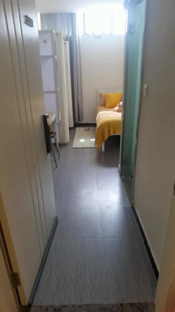 룽창루역, 청과공원 상하이 룽창루 지하철역점, 원룸