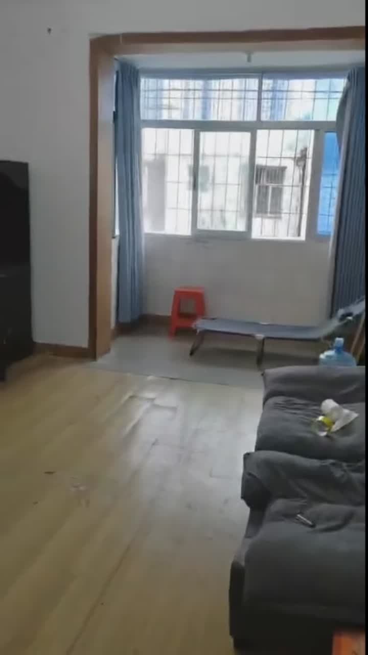 홍링난역, 빈원샤오취, 쓰리룸