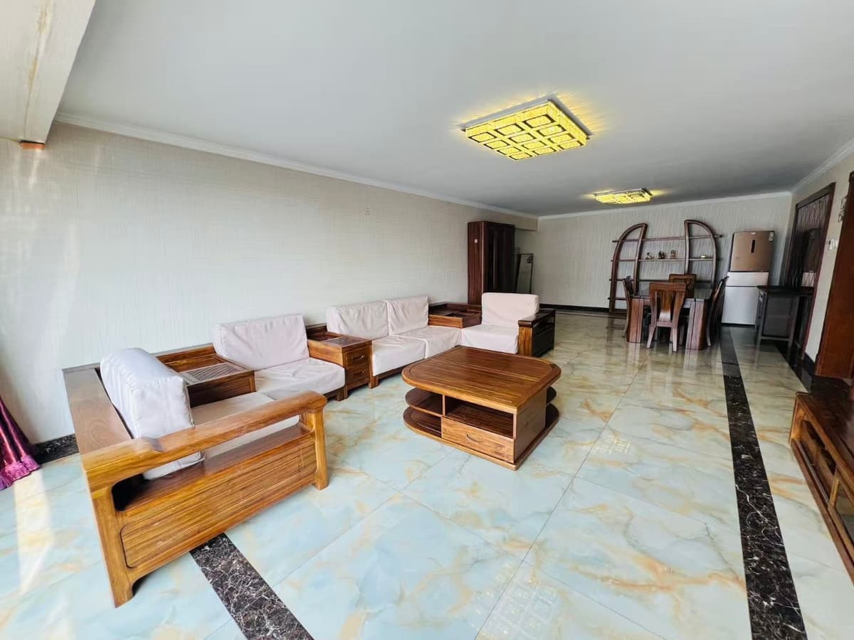 Liangmaqiao Station, 3bds