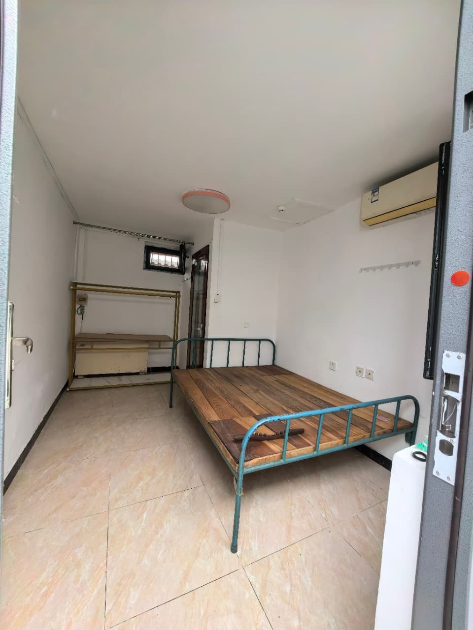 Hufangqiao Station, Hanjia Hutong, 4bds