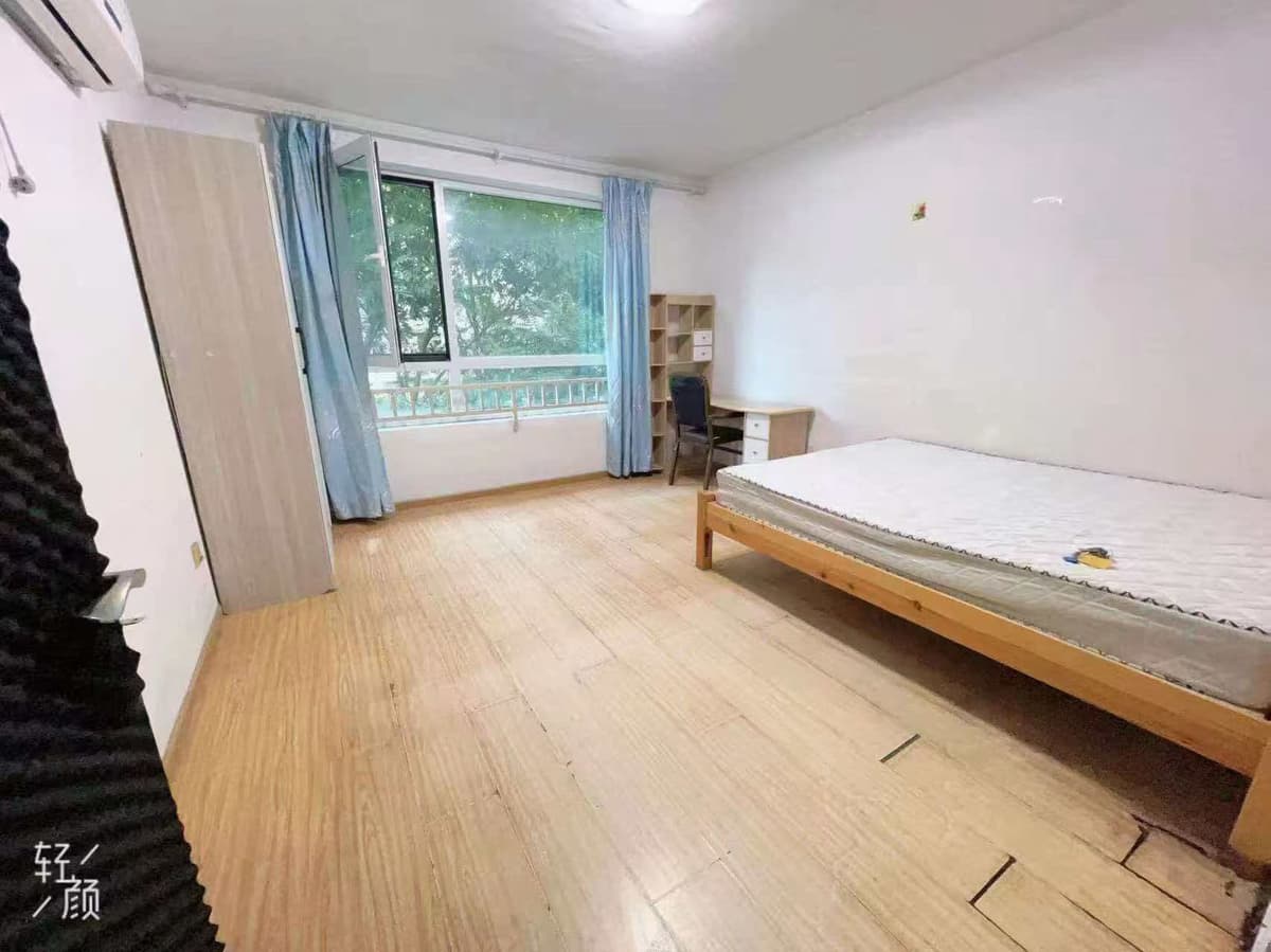 Lincui Road Station, Guanjingyuan, share house